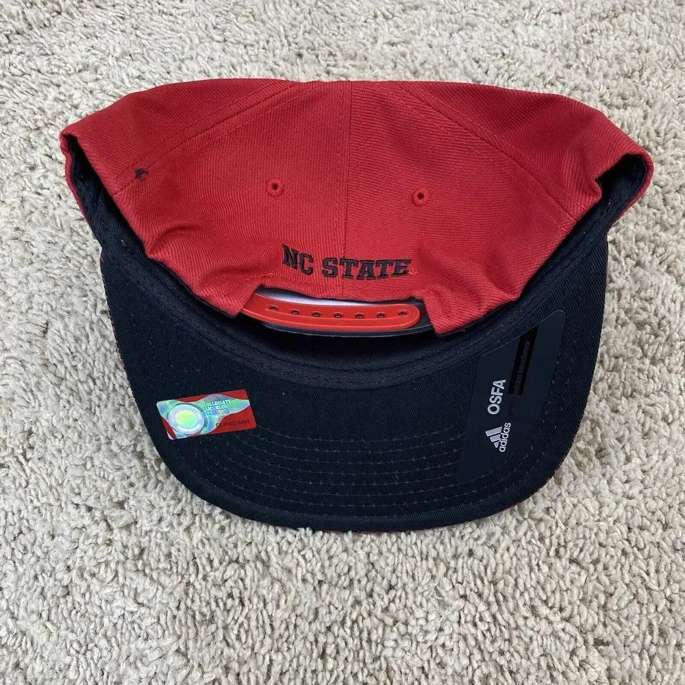 NC State Wolfpack Hat Red Black Abstract Flat Bill SnapBack Team Patch Logo‎ NWT